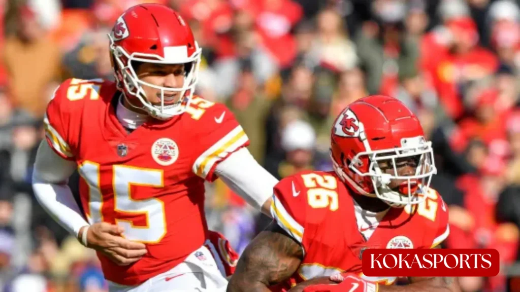 How the Draw Play Fits Into a Football Playbook